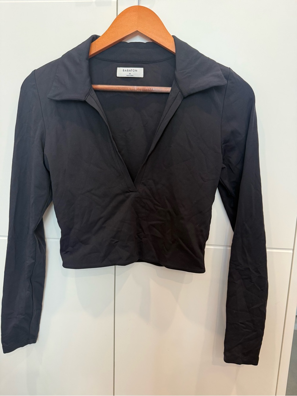 Babaton Black Cropped Long-Sleeve Collared V-Neck Top